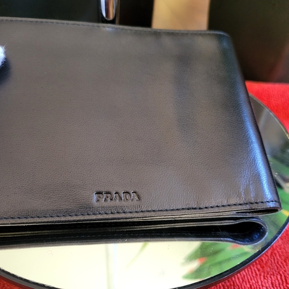 PRADA BLACK XL LOGO MEN'S WALLET. - Picture 3 of 8